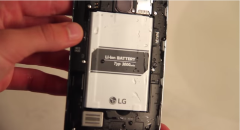Gotas de agua en el interior del LG G4